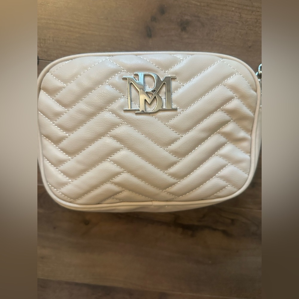 Badgley Mischka Ivory Quilted Crossbody Camera Bag Chain Strap Chic - Picture 2 of 8